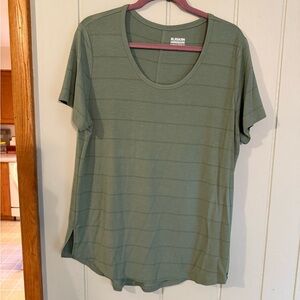 Duluth women’s top size large, EUC